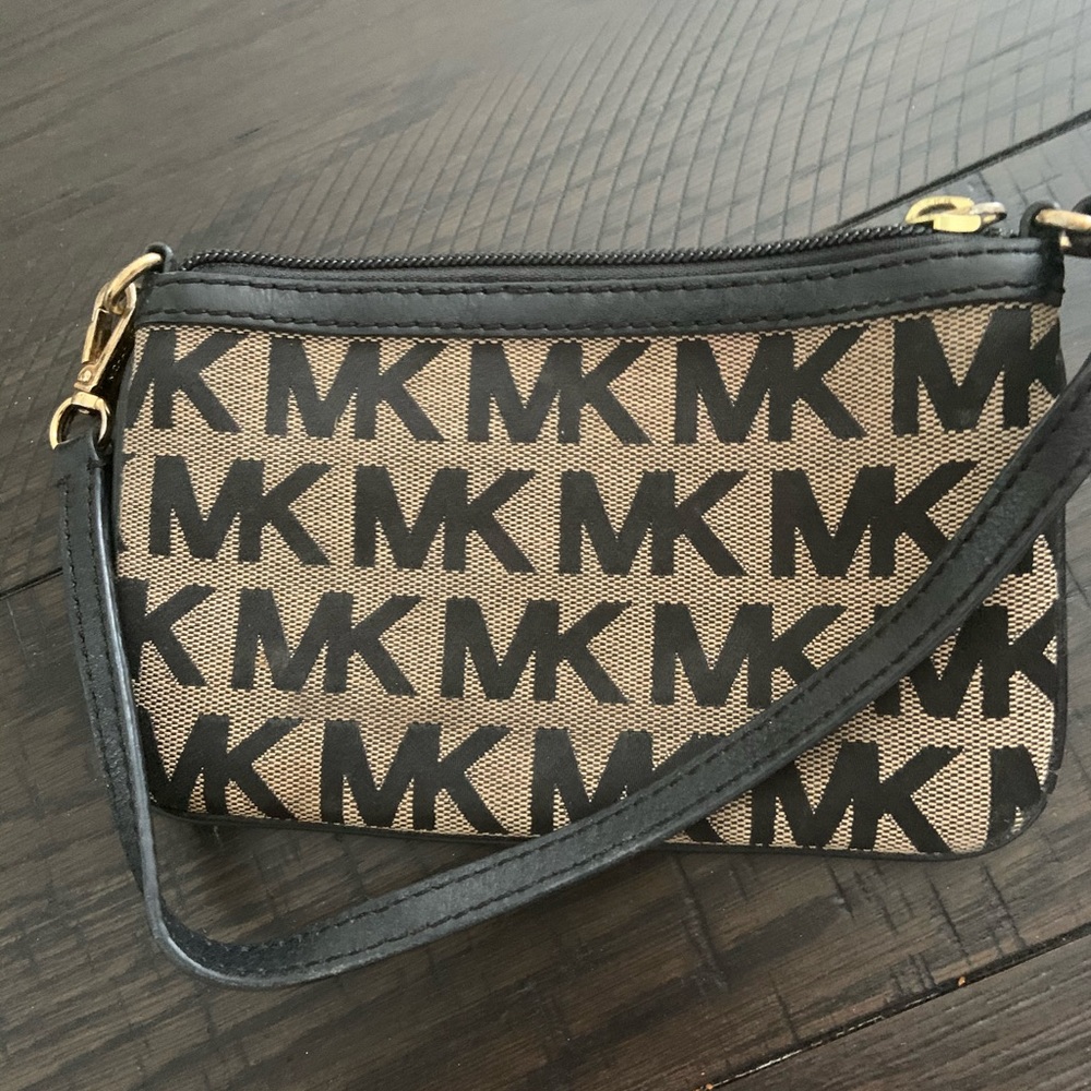 Wristlet